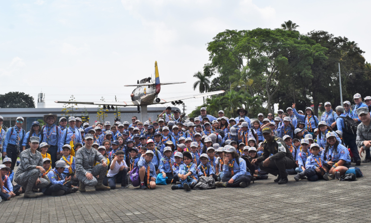Scouts Colombia visitaron la Base Aérea en Cali