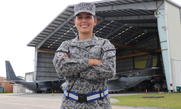 Una santandereana al mando de la línea de vuelo del Comando Aéreo de Transporte Militar   