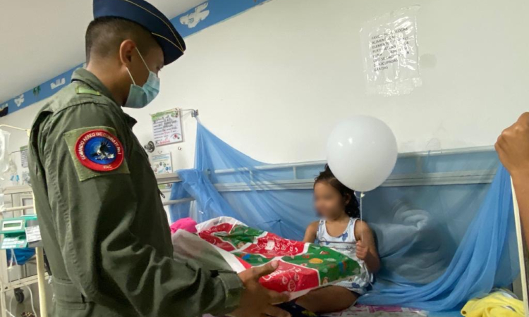 Día del niño es celebrado en los hospitales del centro del país por su Fuerza Aérea Colombiana