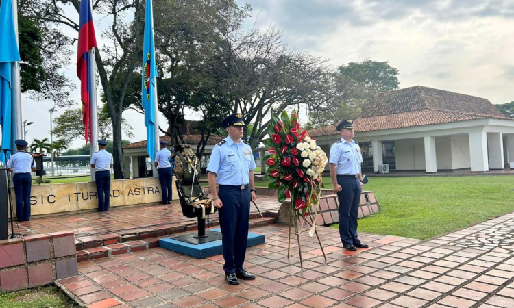 En Cali, su Fuerza Aérea conmemora el Día Nacional de la Memoria y la Solidaridad con las víctimas del Conflicto