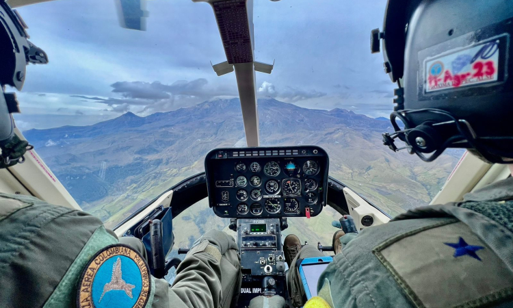 Monitoreo aéreo constante sobre el Nevado del Ruiz realiza su Fuerza Aérea Colombiana