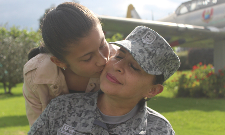 Mamá militar, una labor de amor y vocación