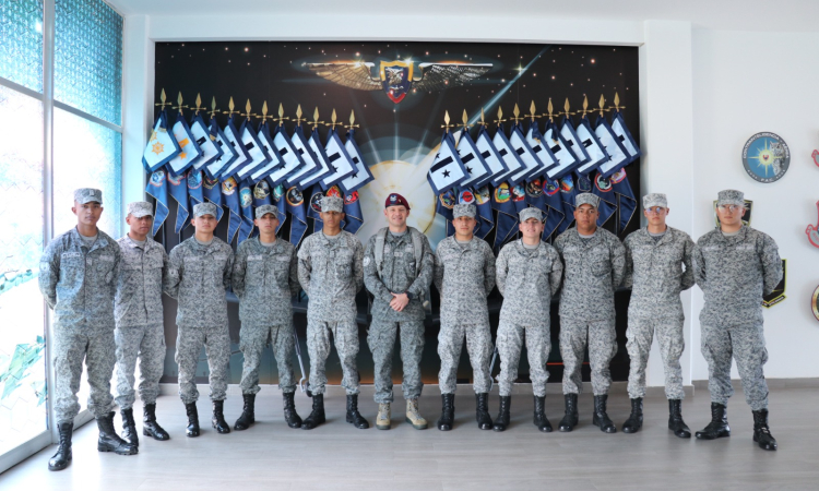 Con honores se licenciaron 10 soldados del Comando Aéreo de Transporte Militar