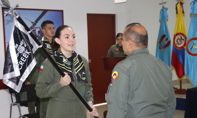 Seis alumnos chilenos del curso No. 88, recibieron la anhelada bufanda de vuelo  