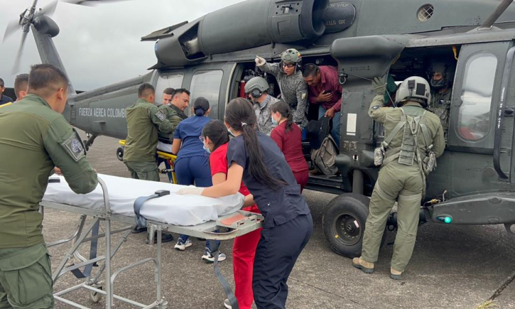 Helicóptero brinda asistencia humanitaria en Meta 