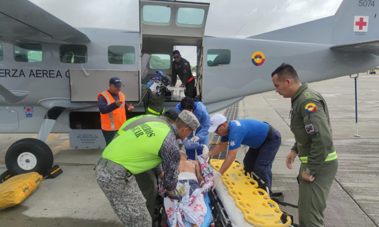 Con éxito, fue trasladado hombre mayor, en avión ambulancia de su Fuerza Aeroespacial Colombiana