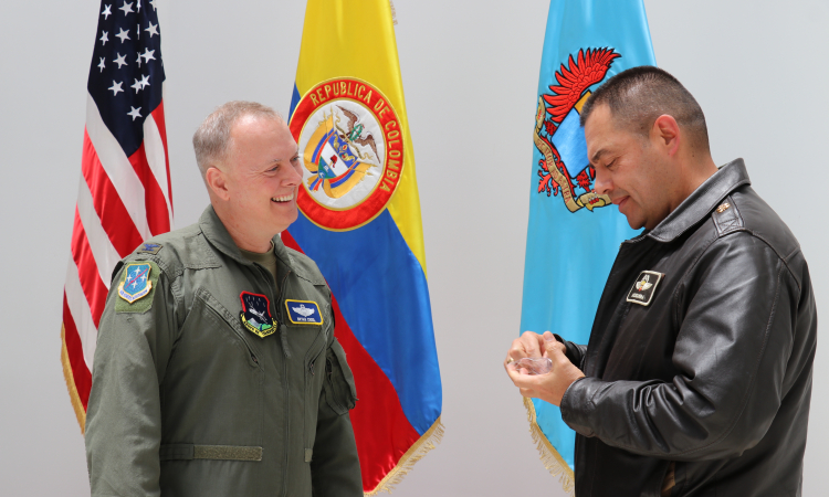 Inicia visita oficial del Segundo Comandante de la 12ª Fuerza Aérea de los Estados Unidos a Colombia