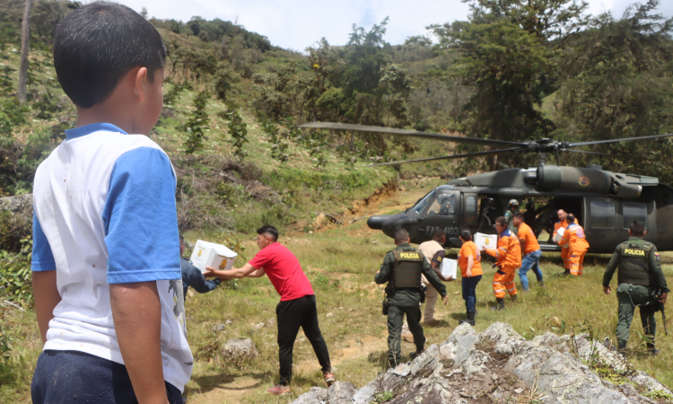 Fuerza Aeroespacial Colombiana continúa apoyando a la comunidad de El Calvario