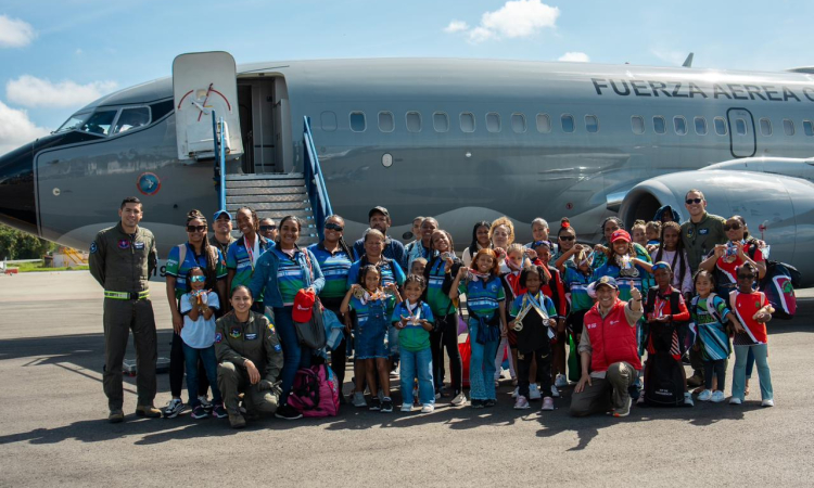 Niños campeones en patinaje regresaron a San Andrés con la Fuerza Aeroespacial Colombiana