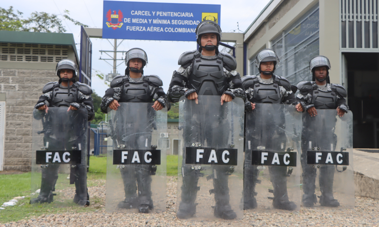 Soldados de aviación con capacidades distintivas al servicio de los colombianos