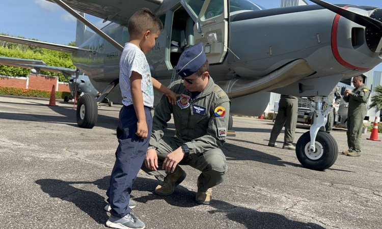 Actividades con las comunidades que más lo necesitan, compromiso de su Fuerza Aeroespacial Colombiana