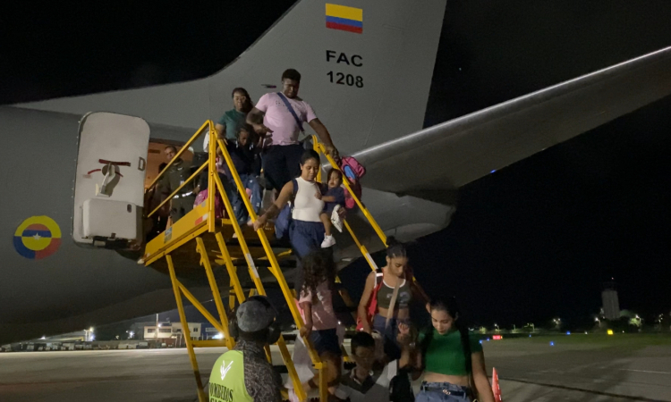 Deportistas regresan a San Andrés con el apoyo de su Fuerza Aeroespacial Colombiana