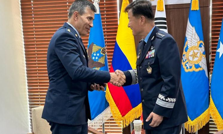 Fuerza Aeroespacial Colombiana fortalece cooperación con la República de Corea