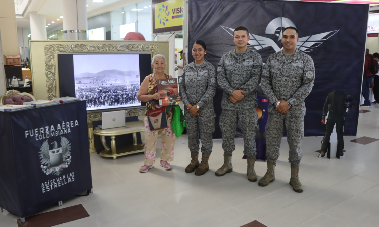 Los 104 años de la Fuerza Aeroespacial Colombiana fueron celebrados con los villavicenses