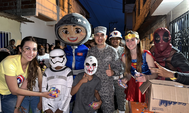 Habitantes de la Comuna 7 de Cali, celebraron el Día de los Niños junto a su Fuerza Aeroespacial Colombiana
