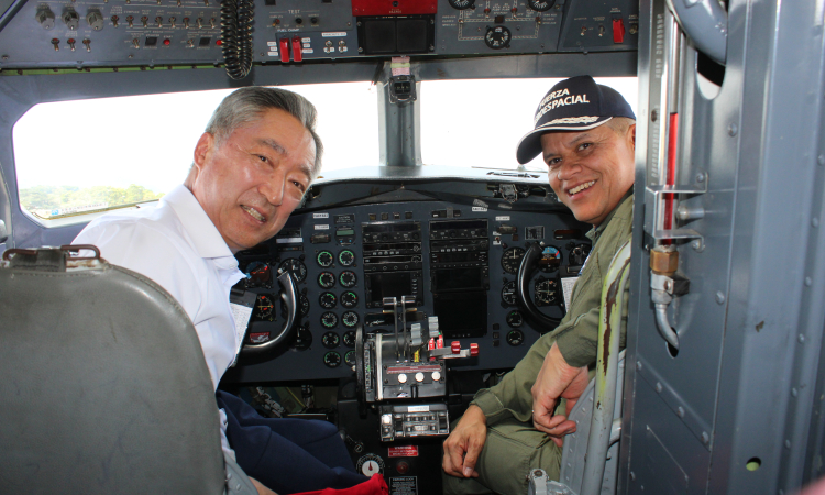 Visita del embajador de la República de Corea al Comando Aéreo de Combate No.1