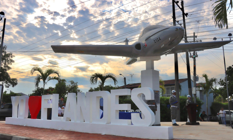 Alas de historia: inaugurado Monumento a la Aviación Militar, en Flandes, Tolima