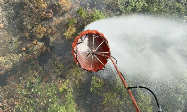 Con sistema bambi bucket se logró extinguir el incendio en el sector La Arenera en Villavicencio