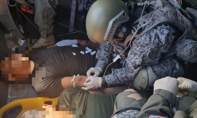 Fuerza Aeroespacial Colombiana  realiza el traslado aeromédico de dos presuntos integrantes del Grupo Armado Organizado Residual-GAOr