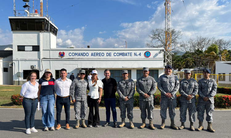 La gobernadora del Tolima forja alianzas con la Fuerza Aeroespacial Colombiana