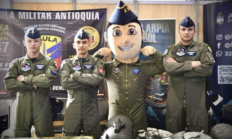 Fuerza Aeroespacial Colombiana presente en Expofitness 2024 