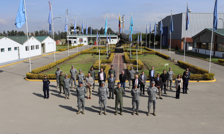Visita de la Academia Colombiana de Historia Aérea al Comando Aéreo de Mantenimiento en su centenario