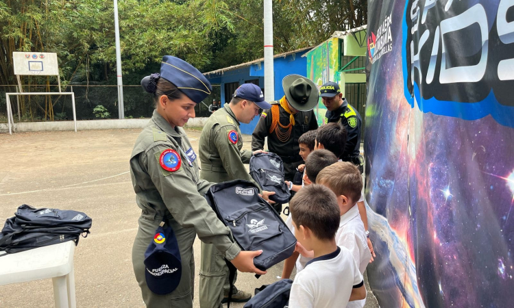 En el inicio de clases, kits escolares fueron entregados en tres veredas de Puerto Salgar, Cundinamarca