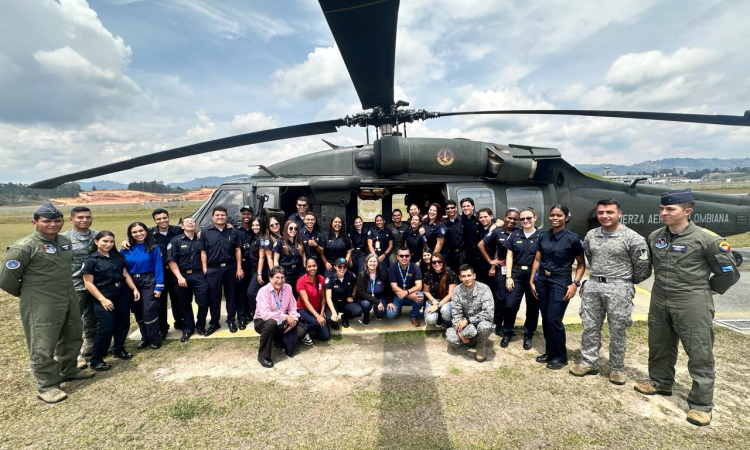 Integrantes de la Corporación Universitaria Adventista conocieron las capacidades de su Fuerza Aérea Colombiana