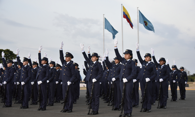 Con honor, valor y compromiso 137 cadetes Juraron Bandera en la Escuela Militar de Aviación