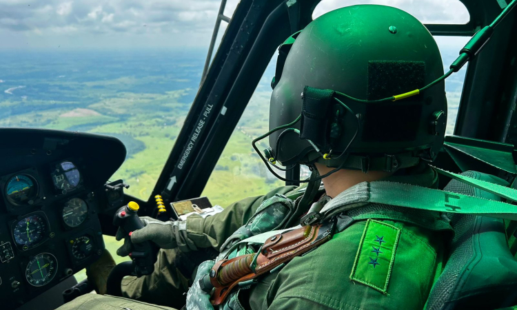 Con sobrevuelos durante la Semana Mayor, su Fuerza Aérea  monitorea el suroriente del país
