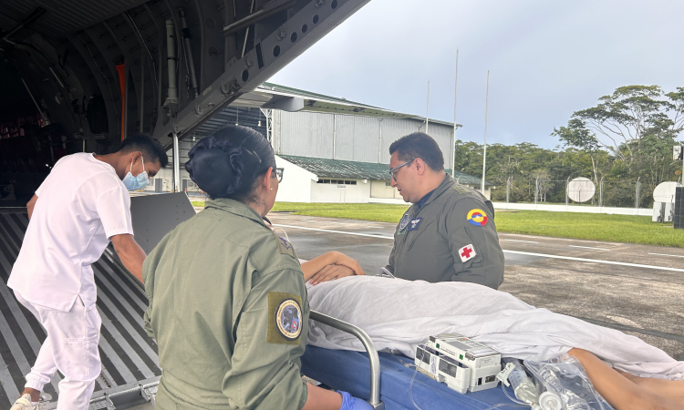 Aeronave medicalizada de su Fuerza Aeroespacial Colombiana realizó el traslado aeromédico de mujer con embarazo de alto riesgo 