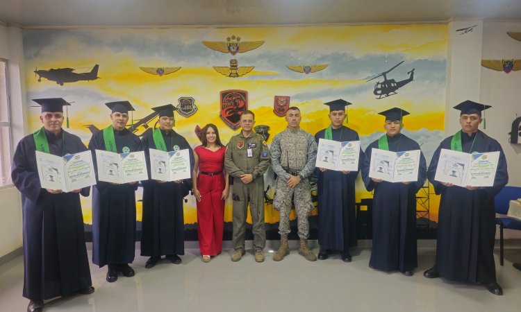 Educación y servicio militar: soldados de la FAC se gradúan como bachilleres gracias a iniciativa conjunta