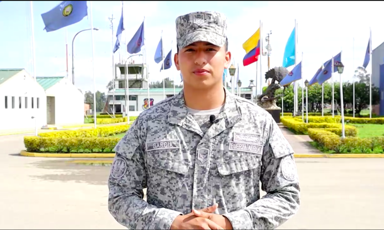 El sueño del Aerotécnico García, se materializa al alcanzar el rango de Oficial en la Fuerza Aérea Colombiana
