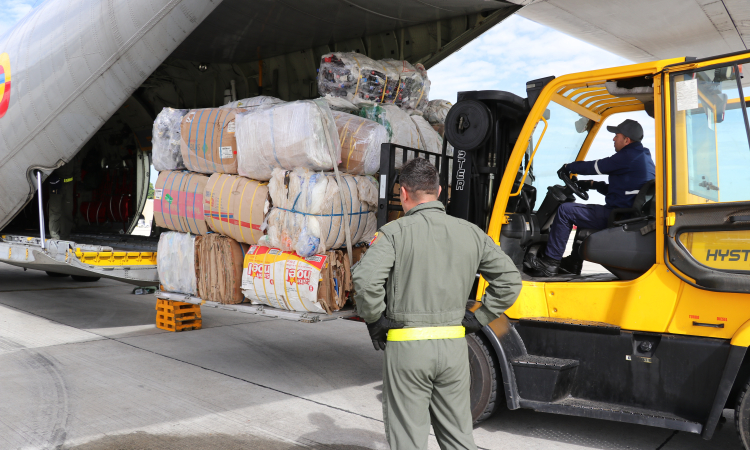 Material posconsumo es transportado desde Leticia en aeronaves de la Fuerza Aérea