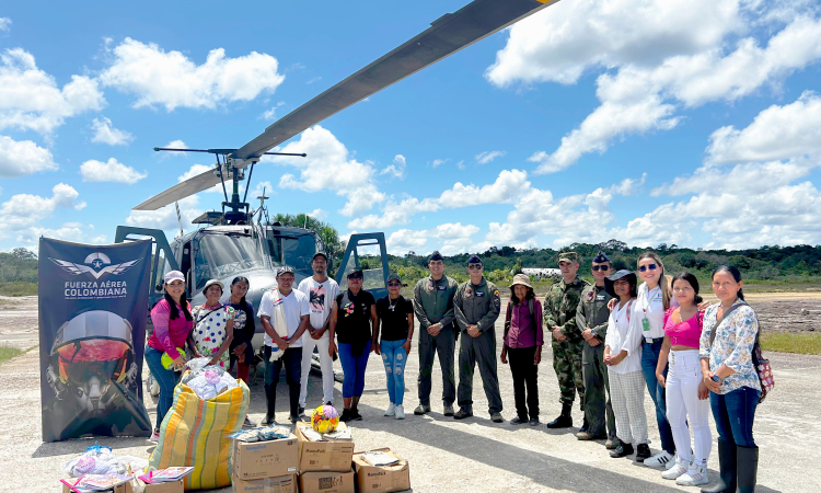 Hasta Araracuara, Caquetá llegó una aeronave de su Fuerza  Aérea cargada de felicidad 