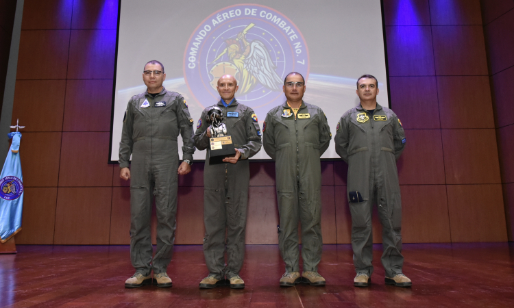 'Premio Operacional' fue entregado al Comando Aéreo de Combate No. 7