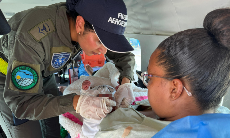 Fuerza Aérea trasladó a una bebé raizal desde la isla de Providencia 
