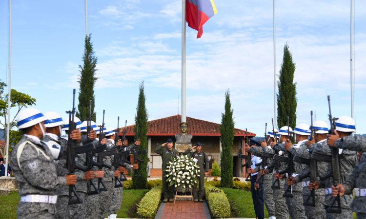 Con respeto y honor, se conmemoró el Día del Héroe de la Nación y sus Familias en Antioquia