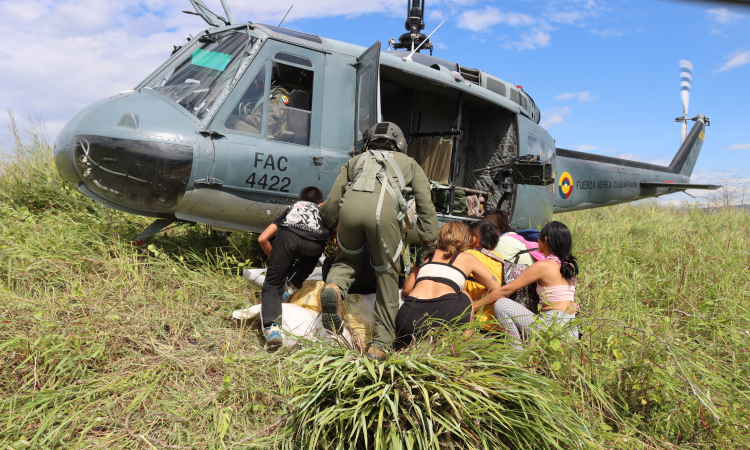 Personas extraviadas en Carmen de Apicalá fueron evacuadas gracias a la Fuerza Aérea Colombiana