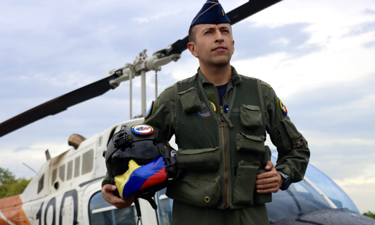 5000 horas de vuelo: escribiendo páginas de honor y gloria para la Fuerza Aérea Colombiana 