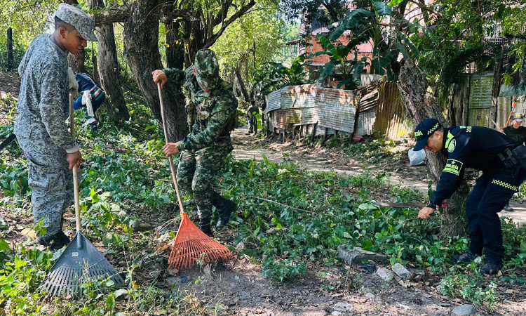 Unidos por el Medio Ambiente: Jornada de Embellecimiento zonas aledañas Caño Lavapatas