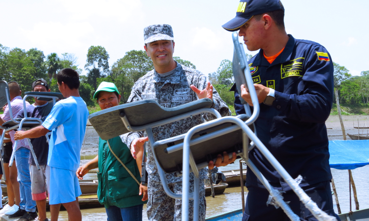 Con alegría comunidad indígena recibió donación en el Amazonas 