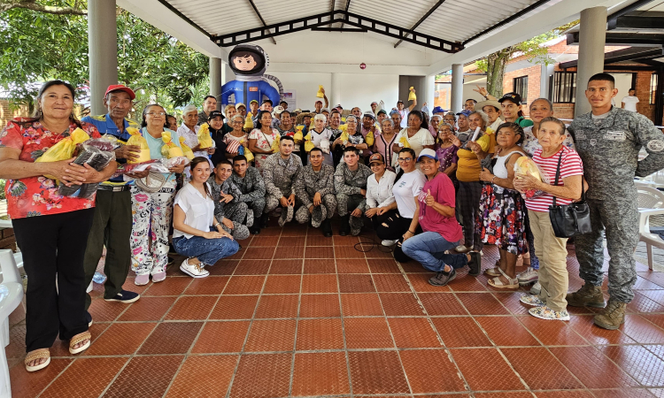 Con jornada de bienestar, adultos mayores de Yopal reciben apoyo de la Fuerza Aérea