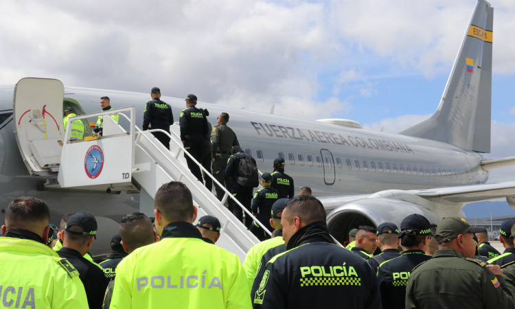 Fortalecimiento de la seguridad de la Feria de las Flores 2024 con el apoyo de la Fuerza Aérea colombiana