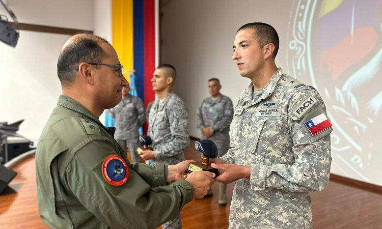 Chilenos hacen parte del curso 49 de Seguridad y Defensa de Bases Aéreas internacional