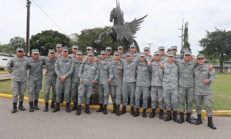 Nuevos reservistas orgullosos de haber servido a los colombianos