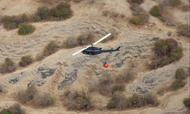 Continúan las operaciones para combatir los incendios forestales en Aipe, Huila