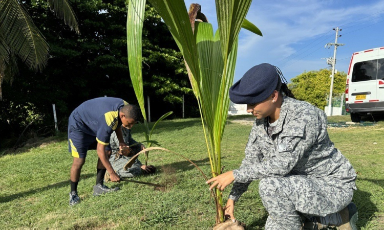 Fuerza Aérea impulsa la reforestación en el Archipiélago