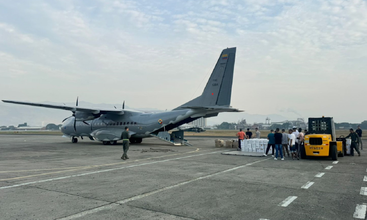 Cinco toneladas de ayudas humanitarias fueron transportadas por aire hasta Timbiquí, Cauca