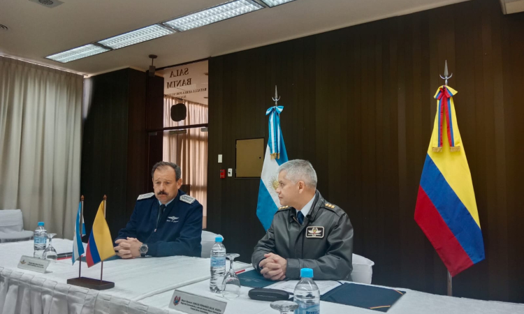 Fortalecimiento de cooperación con la Fuerza Aérea Argentina